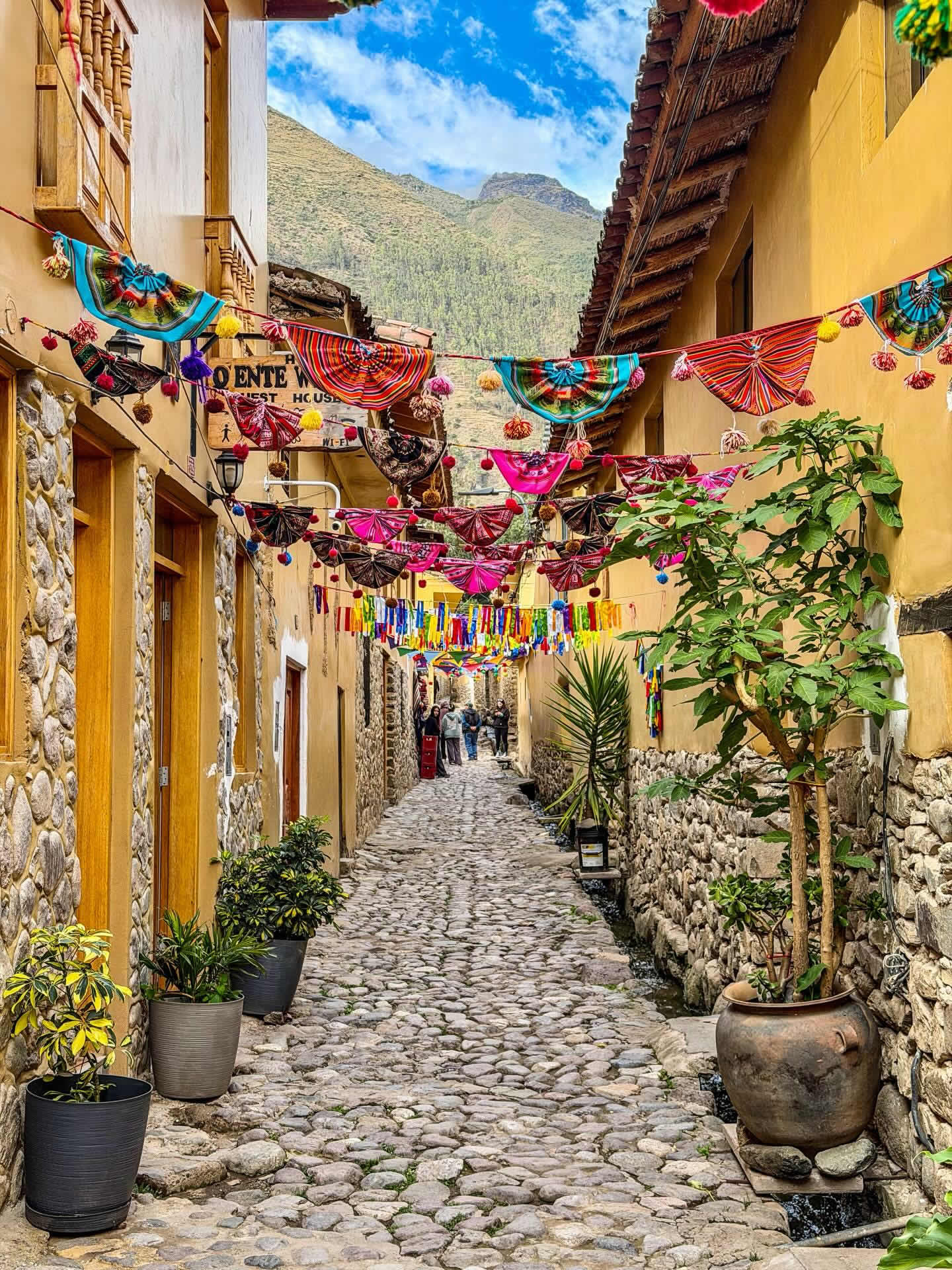 ollantaytambo aguas calientes